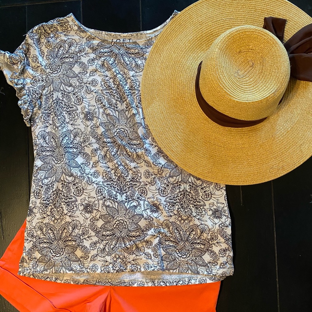 Loft Black and White floral t shirt size small